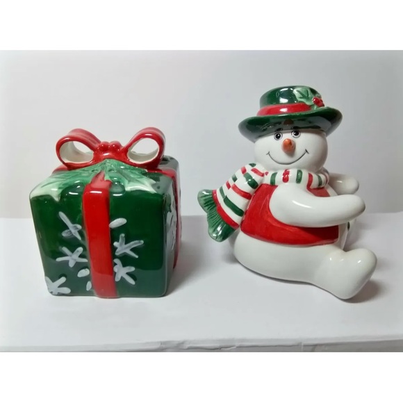 Fitz and Floyd Salt and Pepper Shaker Snowman and Present - Picture 4 of 8